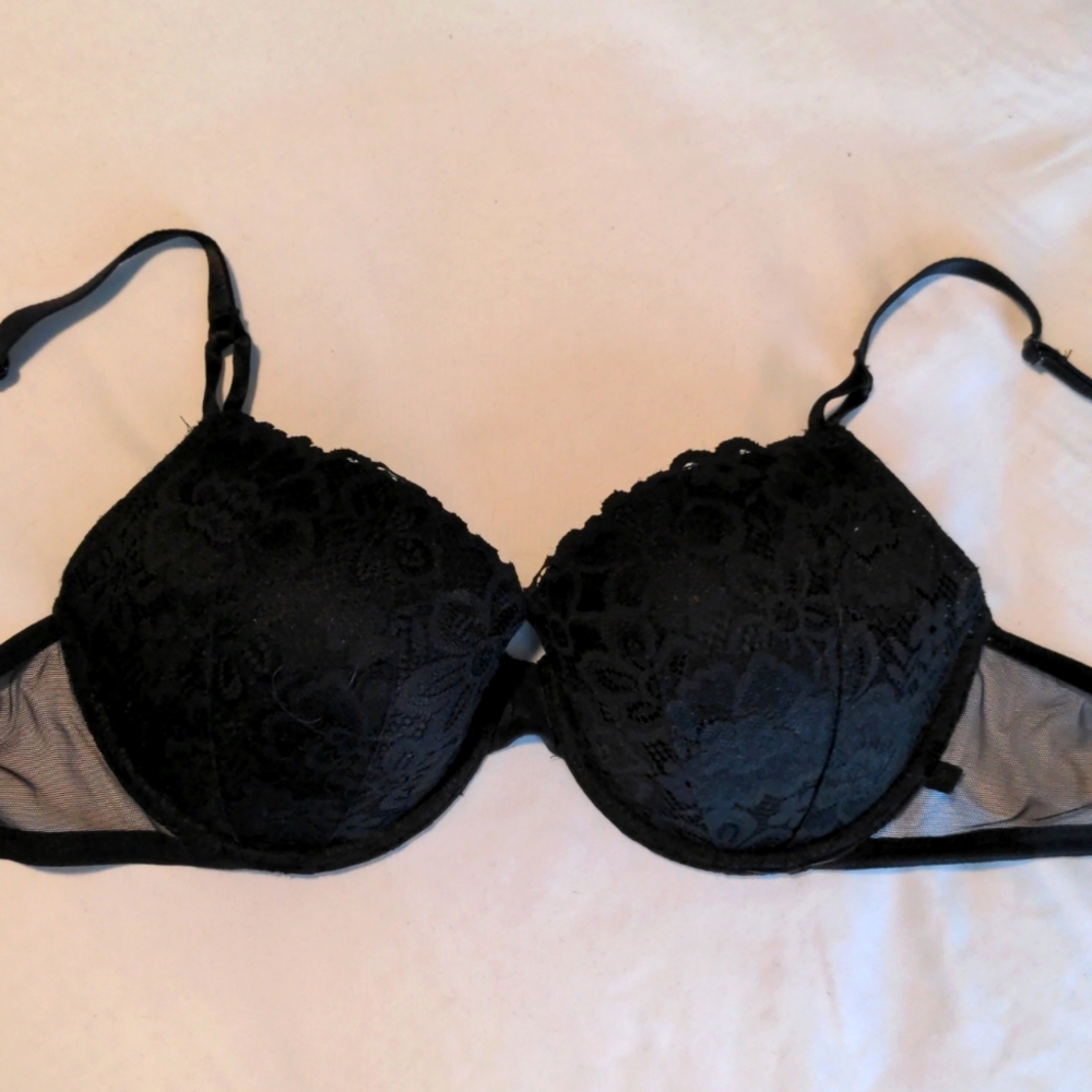 VS lightly lined lace demi bra NWOT